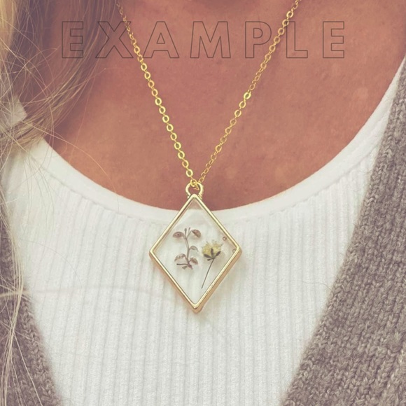 Handmade Botanical flower plant necklace - Picture 3 of 4